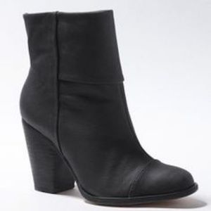 LL Bean Signature Black Leather Heel Boots